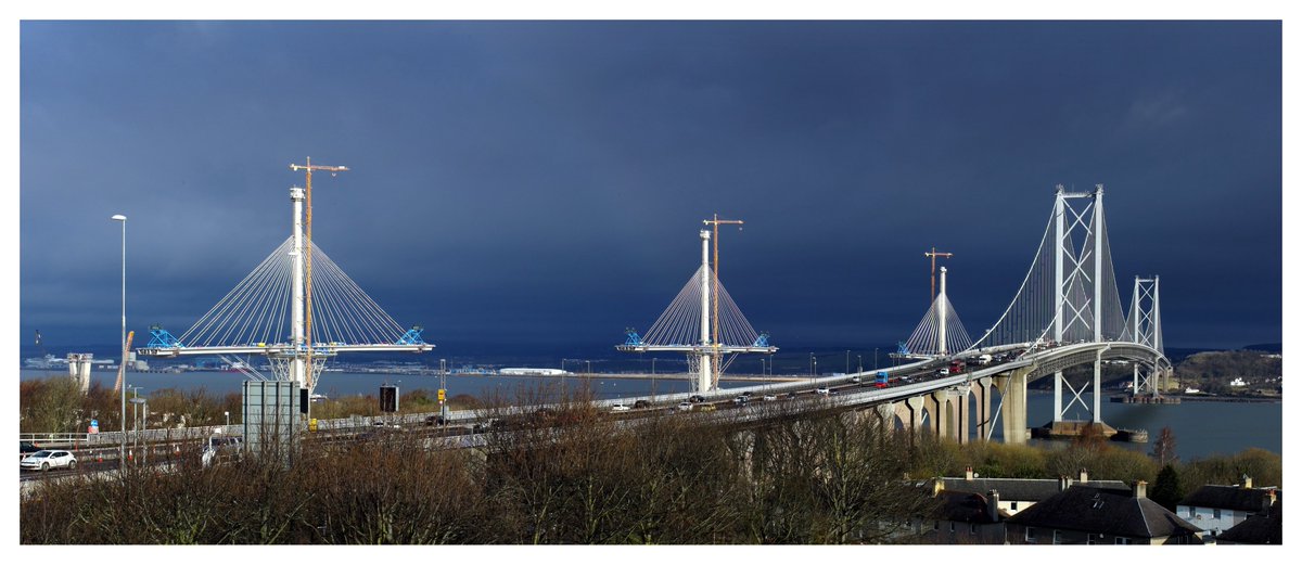 baralos1973's tweet image. Looking back through my photos of the construction of the #QueensferryCrossing and this one, taken on this day 9 years ago (😯) stood out....the &apos;old&apos; and the &apos;new&apos; side by side on one of those &apos;weather&apos; days on the Forth.....

#thisiscivilengineering @TheForthBridges