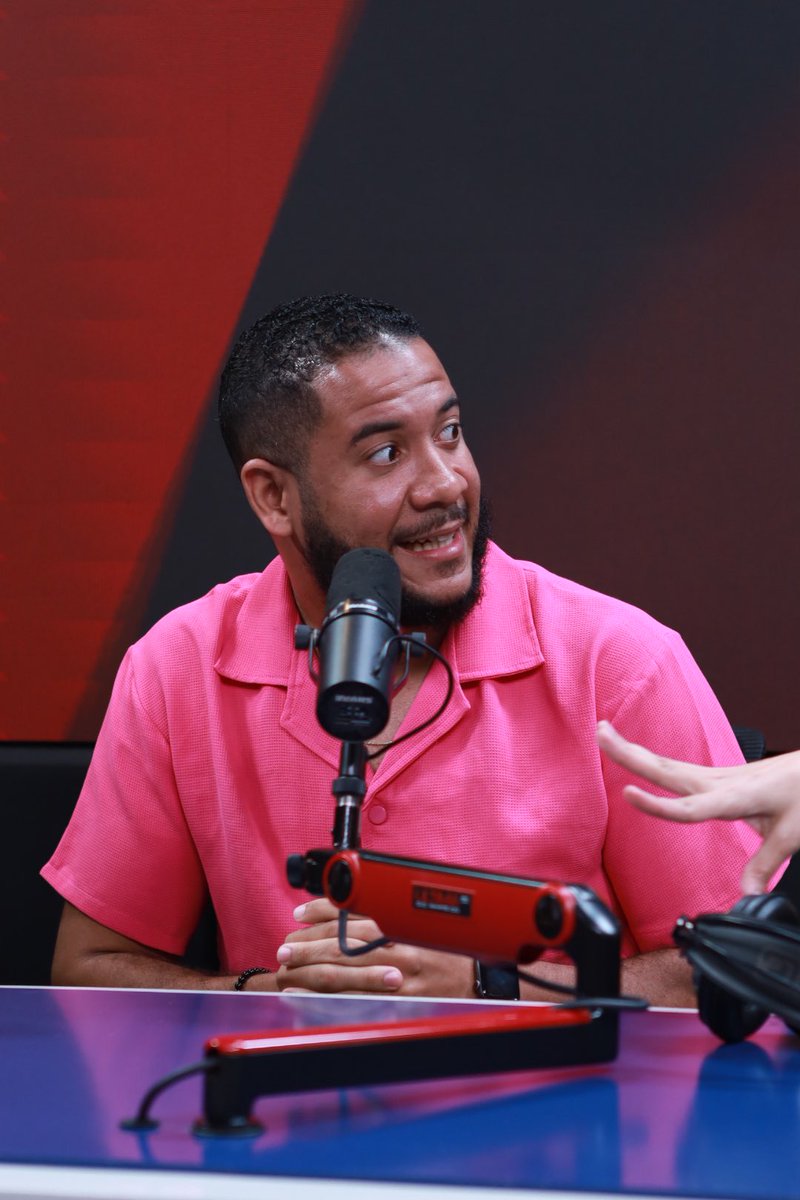 JuegoDeDamas_'s tweet photo. ¡Atención, gente! 🚨🔥 Hoy nos caen en cabina José y Laura para contarnos TODO sobre su podcast. 🎙️🎧 @Josematosn @lauragisselle  

Prepárense para risas, anécdotas y quién sabe… ¡capaz sueltan un chisme exclusivo! 👀😂

No te lo pierdas, que esto se va a poner bueno. 🚀 https://t.co/J1se86U2Wi