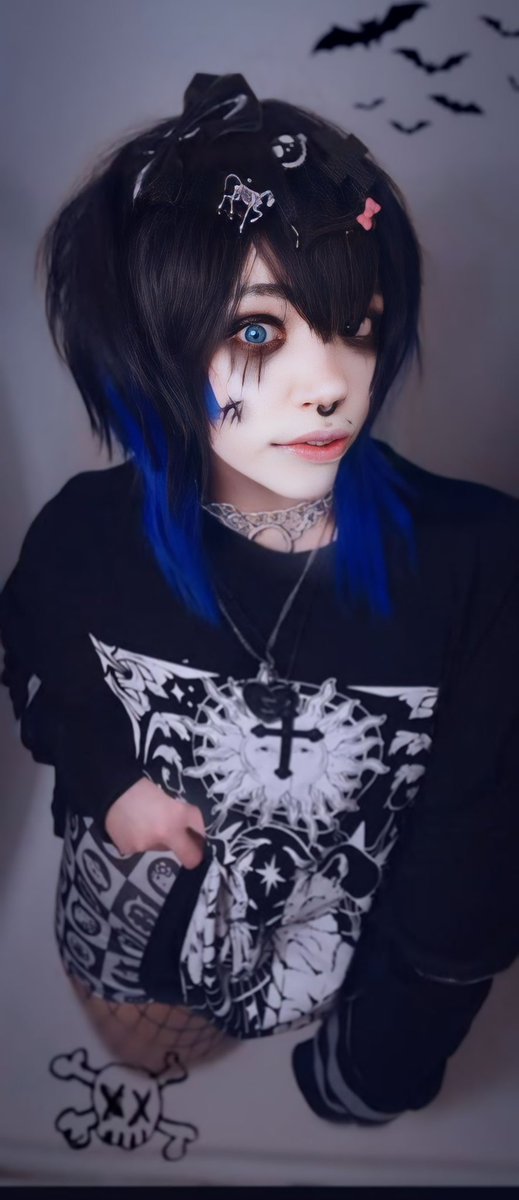 🫰✨🖤 💤 sorry I’ve been away daydreaming 💤💤 #emo #Emoboy #emoguy #goth #decklynnmoo #moozshi #tattoo #neko #Nekoboy #cosplayer #prettyguy #eboy