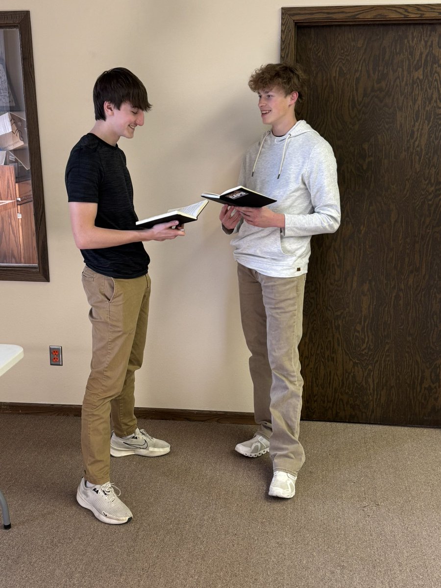 JordanMenning's tweet image. Yesterday I followed up with the @clcaps associates about “High Road Leadership” by @TheJohnCMaxwell. We learned more from @learner_lab about “How to Get Better Faster” and finished with a talk from a teenager about building self confidence. #BetterTogether 

@SiouxlandCAPS