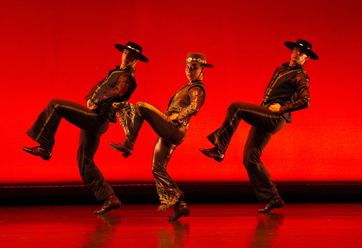 Hands, Hips, &amp; Hats are back! ✨ Whether you missed it last fall or can't wait to experience it again, Bob Fosse &amp; Gwen Verdon's Sweet Gwen Suite returns to light up the Harris Theater stage as part of Season 47's Spring Series, May 16–18! hubbardstreetdance.com/spring-series
📷 Michelle Reid