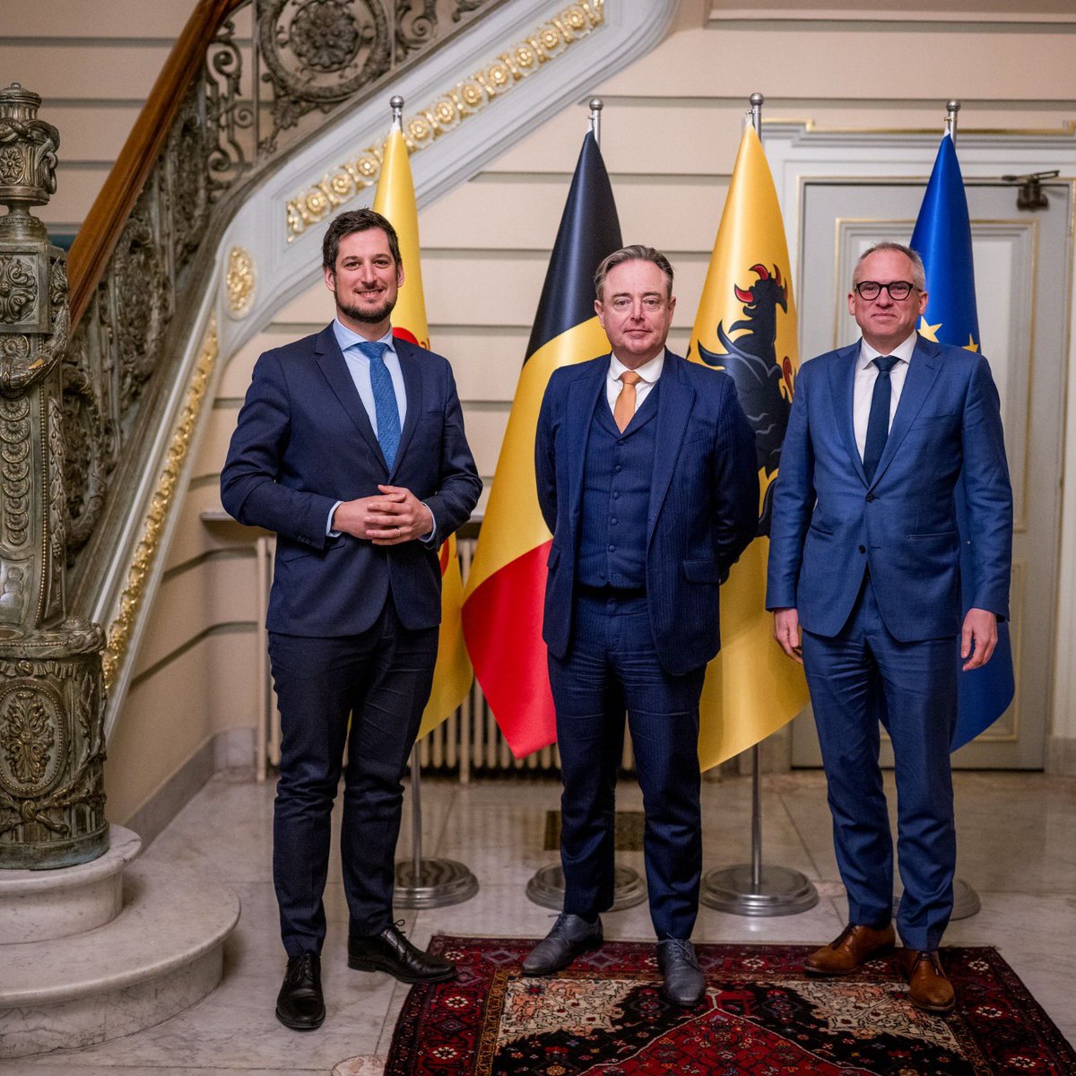 Matthias Diependaele (@mdiependaele) on Twitter photo Samen met Waals collega minister-president <a href="/ADolimont/">Adrien Dolimont</a> ging ik in gesprek met eerste minister <a href="/Bart_DeWever/">Bart De Wever</a>. We houden alle lijnen open om ook tijdens de komende jaren, in het voordeel van alle Vlamingen, nauw samen te werken. Alle inzichten zijn nuttig om de welvaart en Samen met Waals collega minister-president <a href="/ADolimont/">Adrien Dolimont</a> ging ik in gesprek met eerste minister <a href="/Bart_DeWever/">Bart De Wever</a>. We houden alle lijnen open om ook tijdens de komende jaren, in het voordeel van alle Vlamingen, nauw samen te werken. Alle inzichten zijn nuttig om de welvaart en