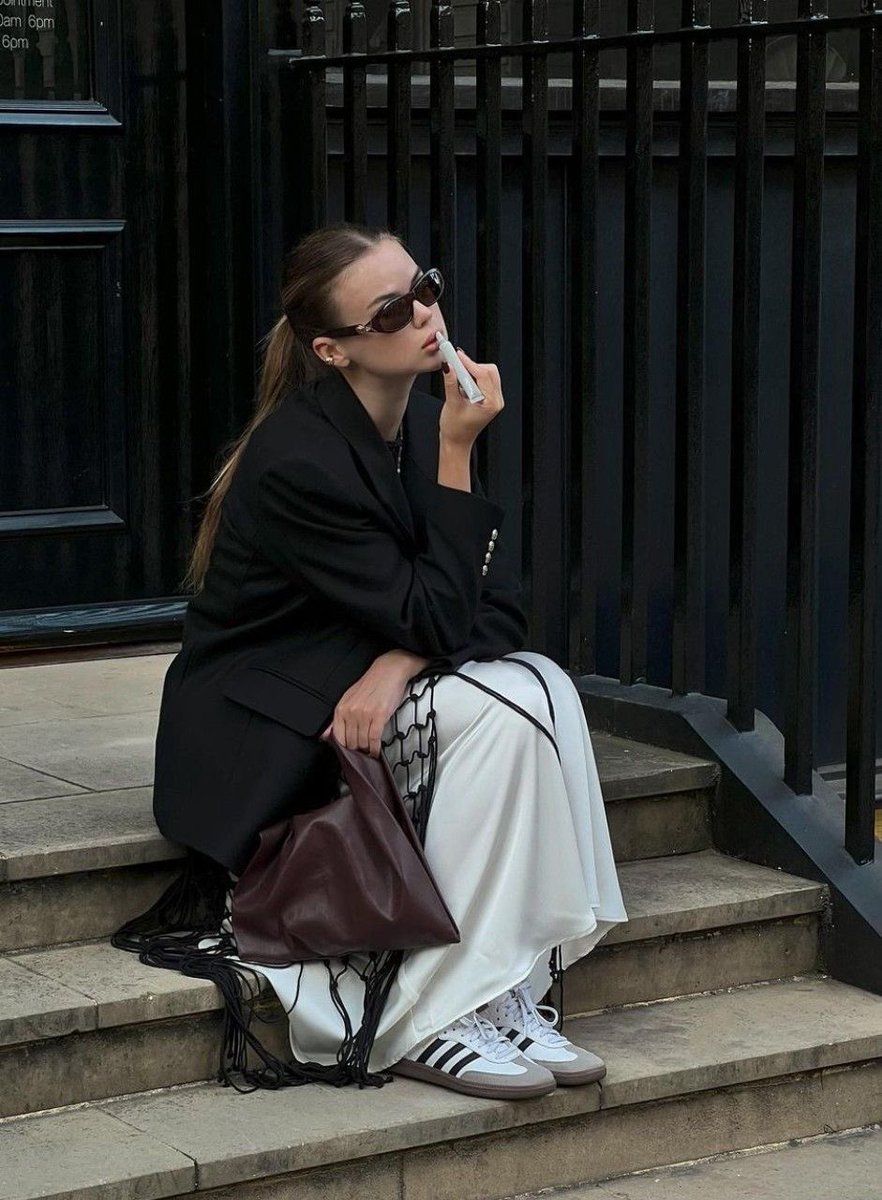 modernlilithh's tweet image. sometimes you don’t have to work hard. all you need to do is work smart.