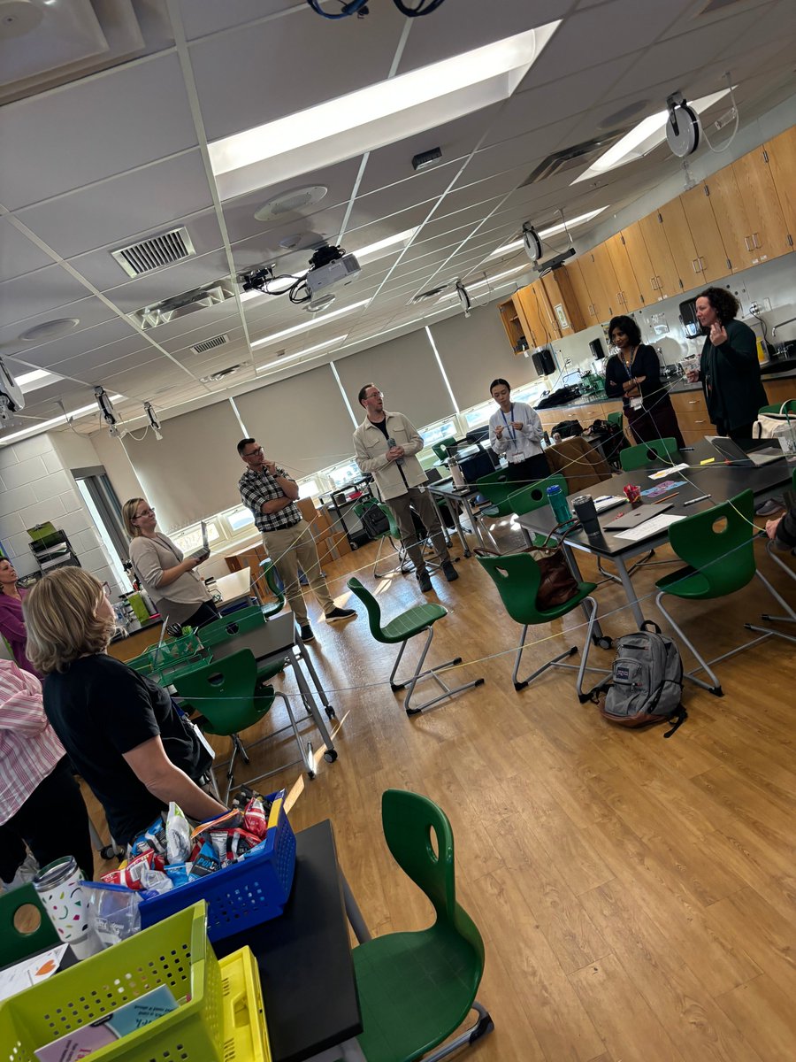 We had some guest speakers (our Language Development Coaches) come to discuss the importance of oracy for all learners in all grades!  We did a recall activity AND a circle debrief 🗒️.  They taught us SO MUCH!