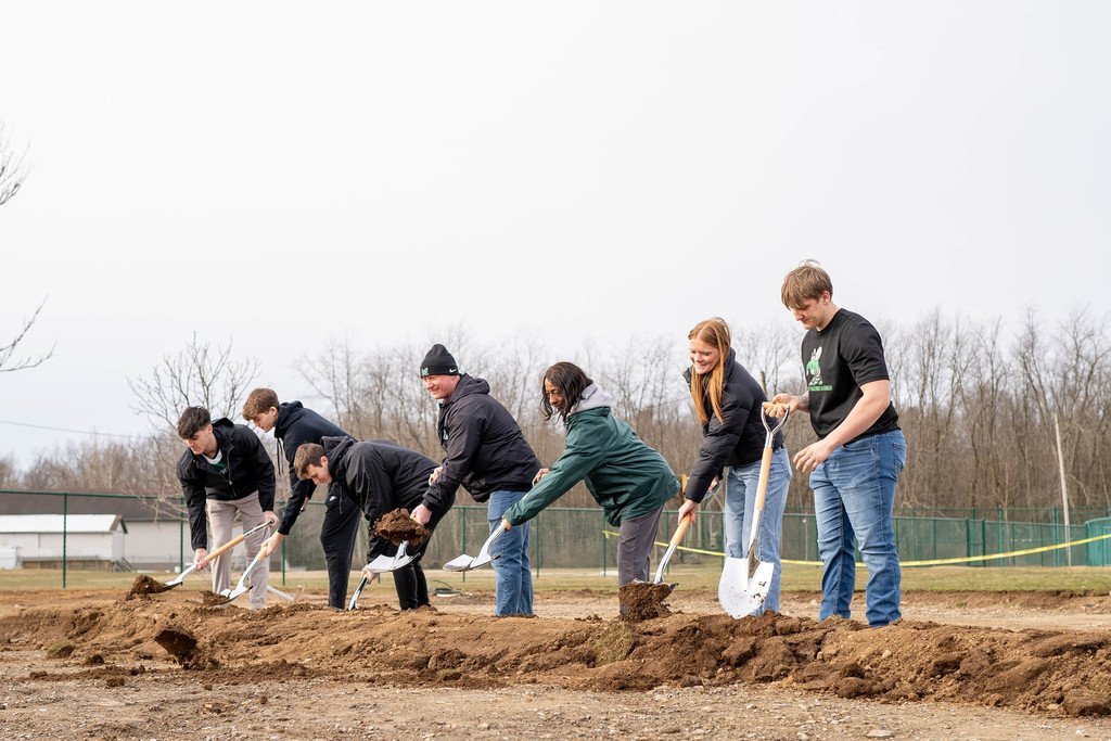 MrScott_Minerva's tweet photo. It is a Great Day to be a Malvern Hornet!
Please Watch the #MalvernPride Athletic Project Groundbreaking Video! Go Hornets!
https://t.co/Eep4TxC7L2 https://t.co/UJFTWnXH1B