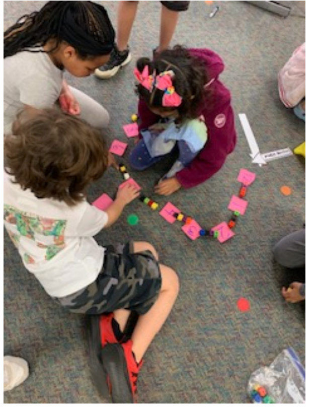 Look at our 2nd graders tackling Thinking Task! They’re learning all about AM and PM while building their very own clocks to show time in 5-minute and 1-minute increments. Such a fun and interactive way to master time-telling skills! Keep it up, kiddos!