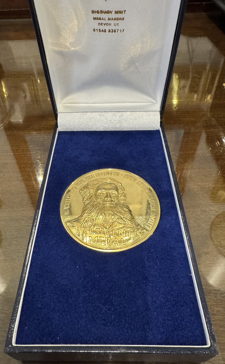 Iain Couzin (@icouzin) on Twitter photo Thanks to the <a href="/RoyEntSoc/">Royal Entomological Society</a> for the opportunity to give the Verrall Lecture last week, and to talk about insect swarms! And thanks also for the President’s Medal! Thanks to the <a href="/RoyEntSoc/">Royal Entomological Society</a> for the opportunity to give the Verrall Lecture last week, and to talk about insect swarms! And thanks also for the President’s Medal!