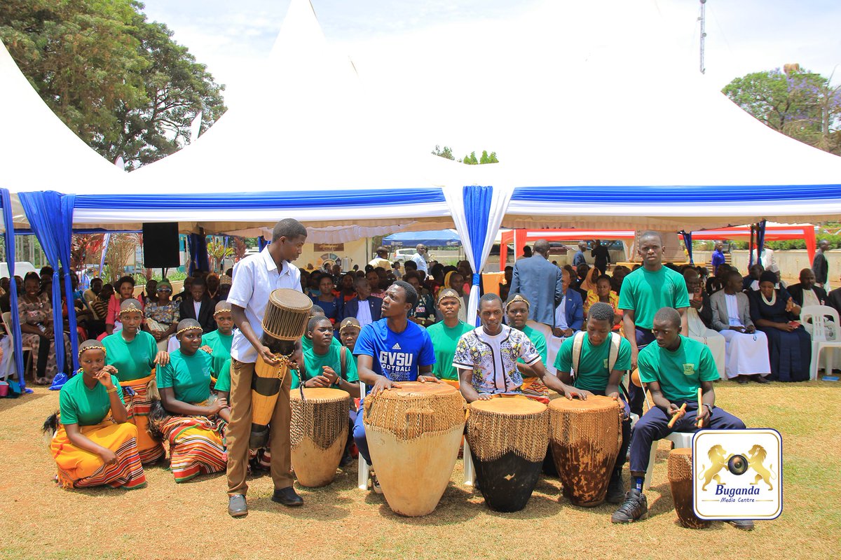 BugandaKingdom_'s tweet image. Abantu ba Kabaka Balabuddwa ku kwonoona obutondebwensi.
Minisita Israel Kazibwe Kitooke yakoze okulabula kuno bw'abadde atikkula oluwalo okuva mu Bannakyaggwe, Bannabulemeezi ne Bannabuddu abakiise Embuga olwaleero. #LuwaloLwaffe2025
Ebisingawo 👇
gambuuze.ug/abantu-ba-kaba…
