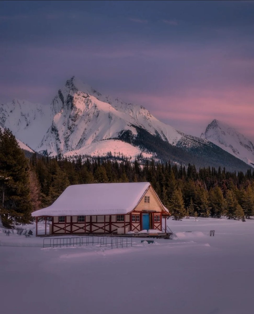 danschyk's tweet photo. Maligne Lake Jasper https://t.co/9jiTR1N5zM
