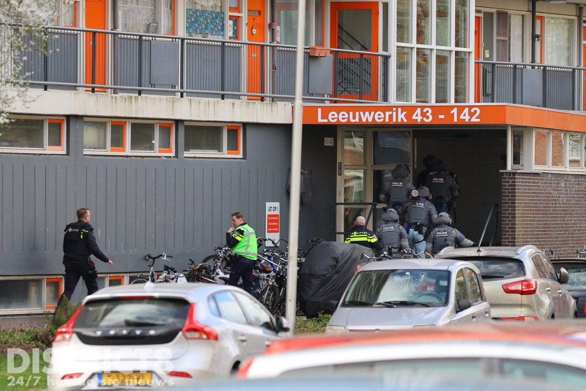 Arrestatieteam doet instap in flatwoning Delft