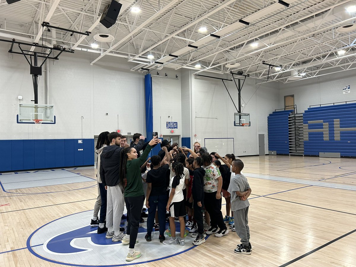 Saints March On (@saintsmarchon1) on Twitter photo Our <a href="/SienaMBB/">Siena Basketball</a> & <a href="/Siena_WBB/">Siena Womenβs Basketball</a> teams have been active in the community this winter ππ
Weβre lucky to not only have great players on the court, but great people off the court ππ Our <a href="/SienaMBB/">Siena Basketball</a> & <a href="/Siena_WBB/">Siena Womenβs Basketball</a> teams have been active in the community this winter ππ
Weβre lucky to not only have great players on the court, but great people off the court ππ