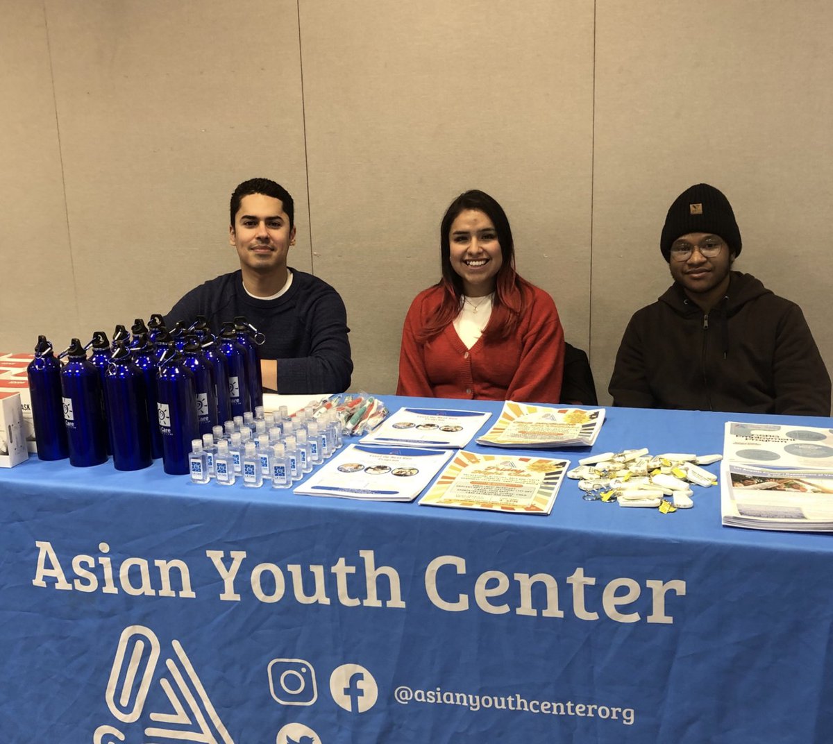 ❤️ Preparedness starts with community! The AYC team recently attended Project Joy’s emergency preparedness event to help ensure families have the resources to stay safe during disasters. AYC also partners with SCE to keep community members safe. sce.com/safety/family/…