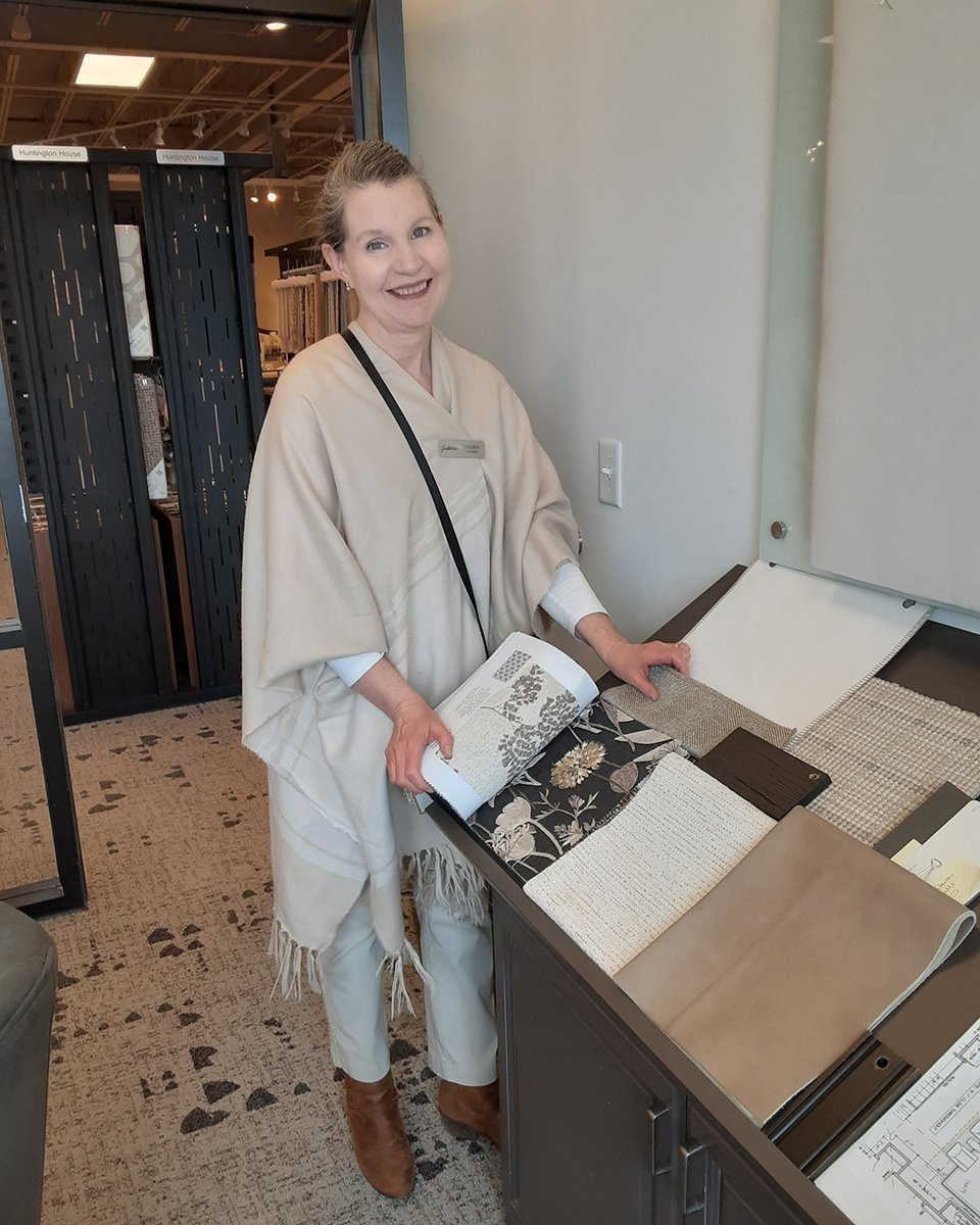 Gabberts's tweet image. Brenda Cooper, Design consultant at Gabberts, is excited to show her clients her design featuring a very relaxed, neutral palette. 
bit.ly/3QUM1vg
#gabberts #gabbertsfurniture #interiordesign #interiordesigners #design