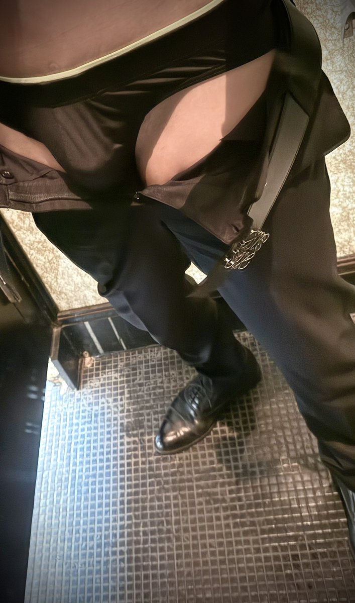 真不知道😅😅😅
要怎麼拍西裝照給大家看

#三角控 #內褲控 #三角褲 #西裝控