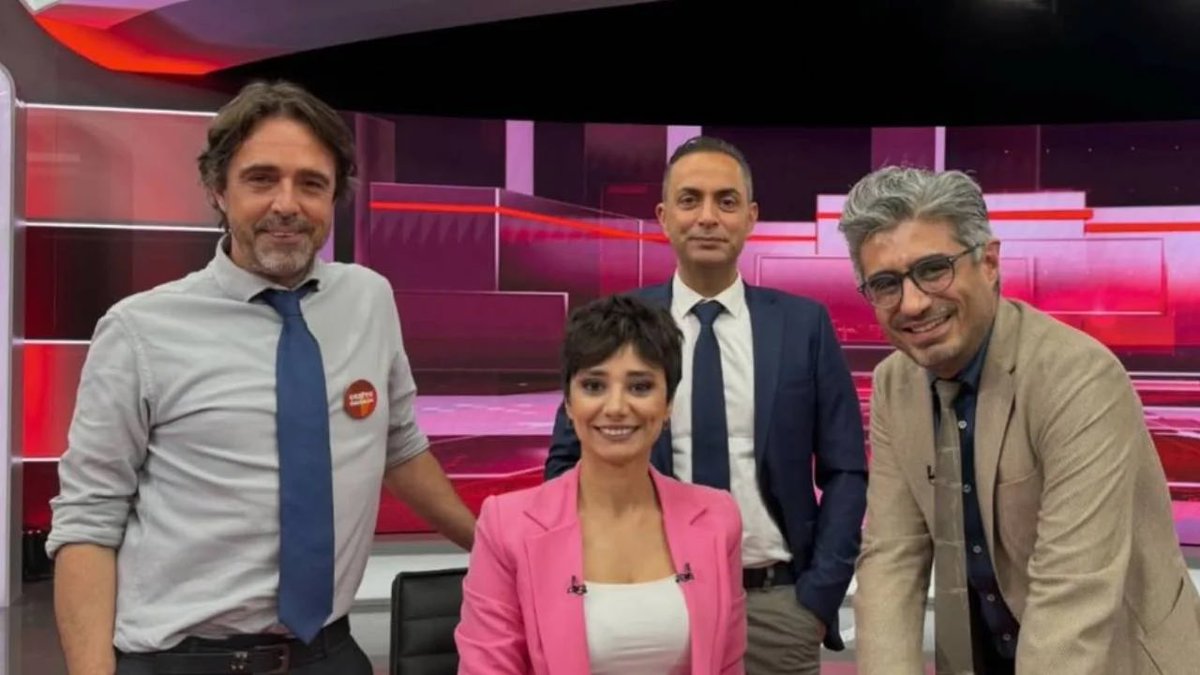 Gazeteci Murat Ağırel, Şule Aydın, Timur Soykan, Barış Pehlivan ve Barış Terkoğlu kanalla yollarını ayırdı.

Duruş budur KAYDA GEÇSİN!

Nerede olursanız olun yanınızdayız.

<a href="/aydinsule1/">Şule Aydın</a> 
<a href="/timursoykan/">Timur Soykan</a> 
<a href="/barispehlivan/">Barış Pehlivan</a> 
<a href="/muratagirel/">Murat AĞIREL</a>