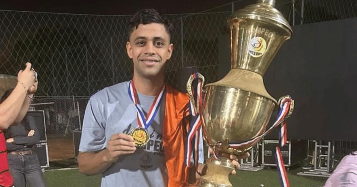 TRAS MÚLTIPLES INTENTOS, EL CASO ARRAYANES DA UN PASO CLAVE EN LA JUSTICIA.
#Judiciales Justicia ⚖️🔥 

Un nuevo giro en el caso Arrayanes: 13 suspensiones no detienen la búsqueda de justicia por la muerte de "Rolo" Núñez. 

La familia se niega a aceptar conciliaciones, mientras