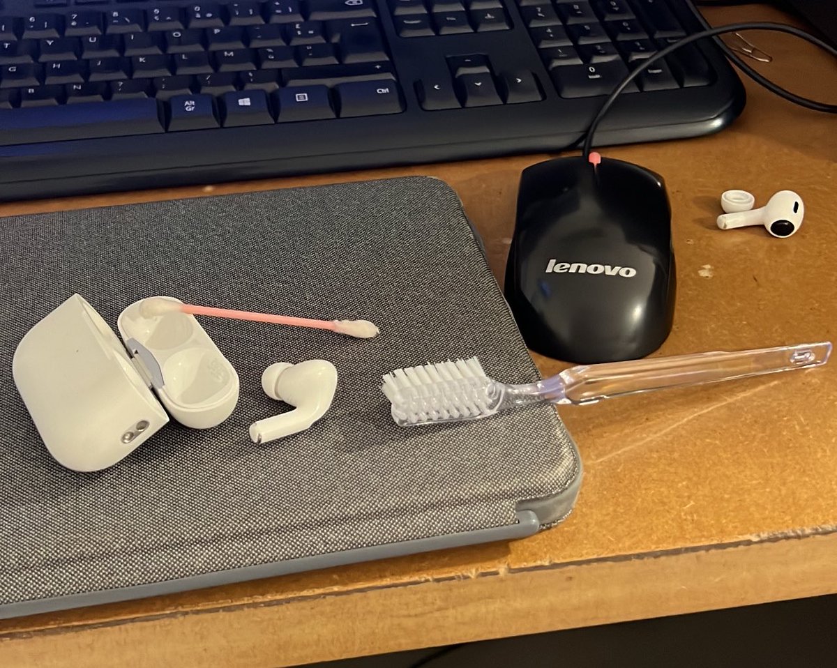 dr_broc's tweet image. Les brosses à dents de l’hôpital sah quelle grâce