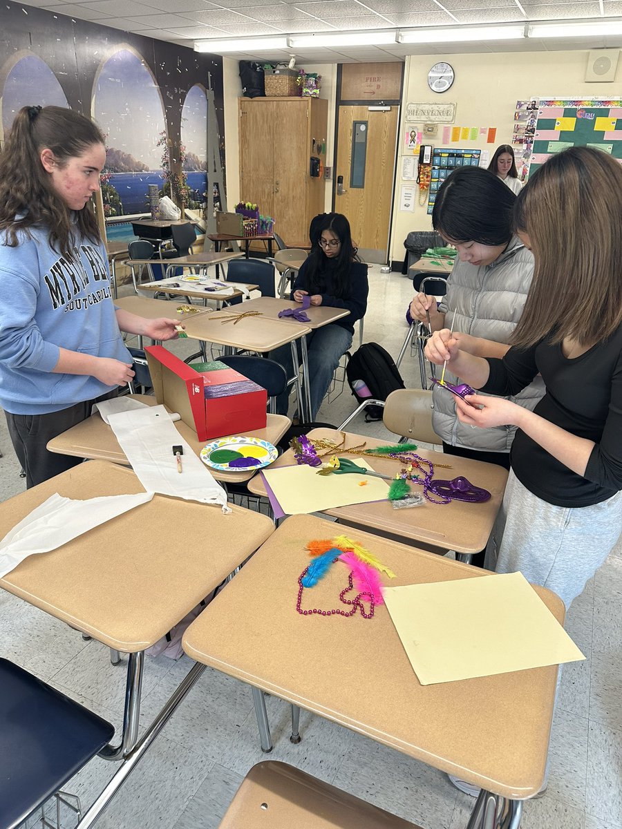 🎉✨ Mardi Gras magic in the classroom! Our French students crafted mini floats and learned about the traditions behind the celebration. 🌈 What decorations would you choose? 🎭 #MardiGras #FrenchCulture #WeAreBethpage