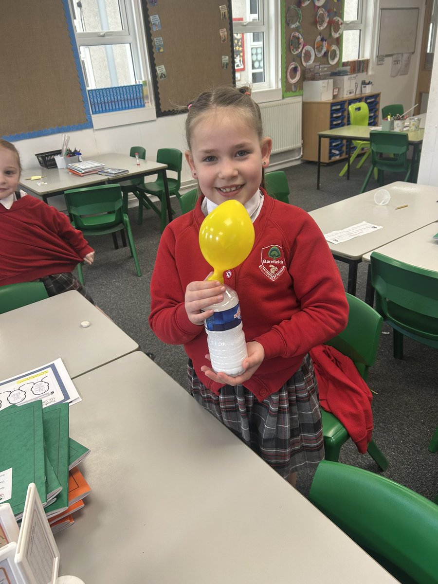 BarnfieldsPS's tweet image. Year 3 have had a great time exploring the changing and adapting theme as part of this year’s British Science week. They mixed a solid with a liquid which created a gas and in turn caused their balloons to inflate!