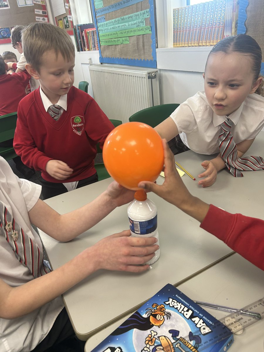 BarnfieldsPS's tweet image. Year 3 have had a great time exploring the changing and adapting theme as part of this year’s British Science week. They mixed a solid with a liquid which created a gas and in turn caused their balloons to inflate!