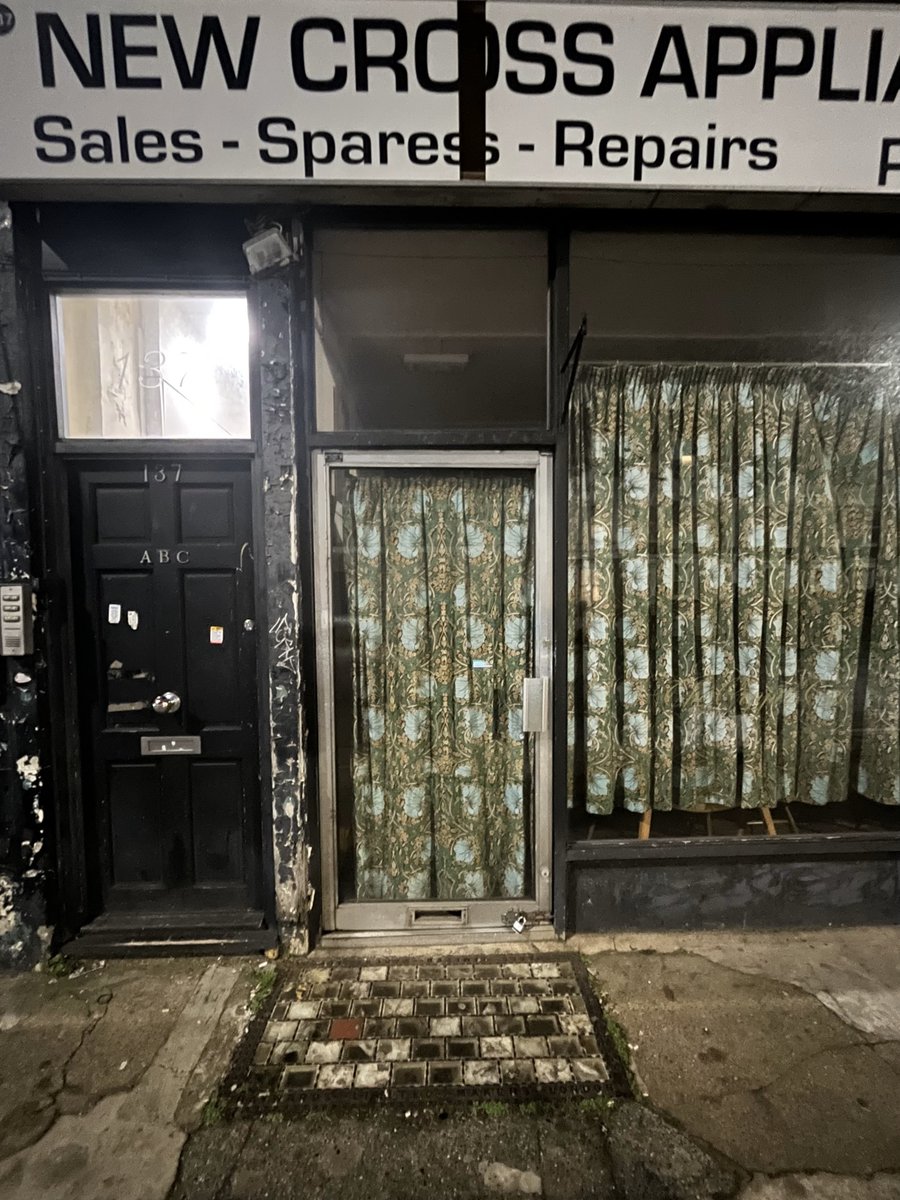 You find Morris patterns in the most unexpected places. Spotted in New Cross, South East London by Jo Bradford (thank you Jo). The Living with Morris callout for photos continues. Read more and see some of the images collected:
wmgallery.org.uk/living-with-mo…
#MorrisMania opens 5 April