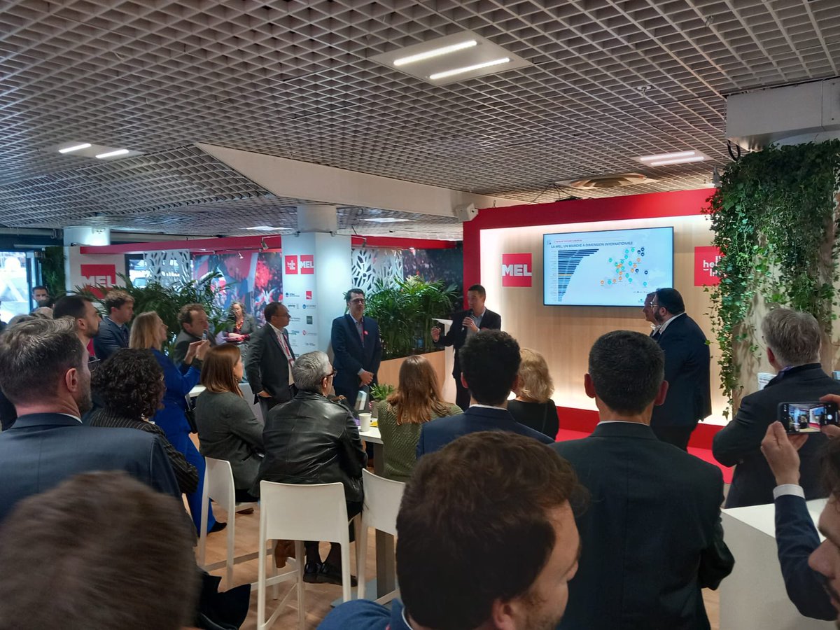 Métropole Européenne de Lille (@metropolelille) on Twitter photo 🔴 #MIPIM2025 Nouveau temps fort sur le stand de la MEL : la présentation du marché immobilier métropolitain et le bilan des implantations 2024 - par <a href="/MatCorbillon/">Matthieu Corbillon</a>, conseiller métropolitain et <a href="/navarrofrancois/">François Navarro</a>, directeur d'<a href="/Hello_Lille/">Hello Lille</a>.
👂 Les visiteurs sont au rendez-vous ! 🔴 #MIPIM2025 Nouveau temps fort sur le stand de la MEL : la présentation du marché immobilier métropolitain et le bilan des implantations 2024 - par <a href="/MatCorbillon/">Matthieu Corbillon</a>, conseiller métropolitain et <a href="/navarrofrancois/">François Navarro</a>, directeur d'<a href="/Hello_Lille/">Hello Lille</a>.
👂 Les visiteurs sont au rendez-vous !