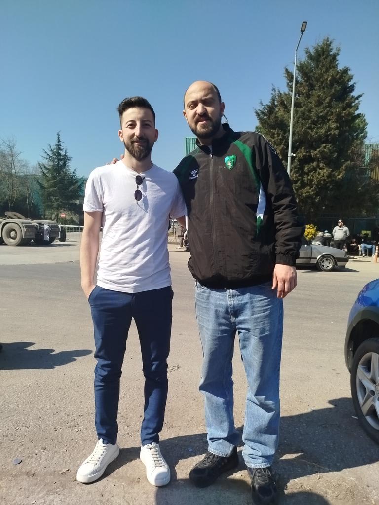 _Batubey_'s tweet image. Kardeş dediğin her anında destek olandır. Yıllarca birlikte çalıştık ikimizde işten ayrıldık bugün hak aramak için birlikte greve destekteydik. İyiki varsın kardeşim benim ❤ @oguzhanalpdoan  #oğuzhanalpdoğan #grev