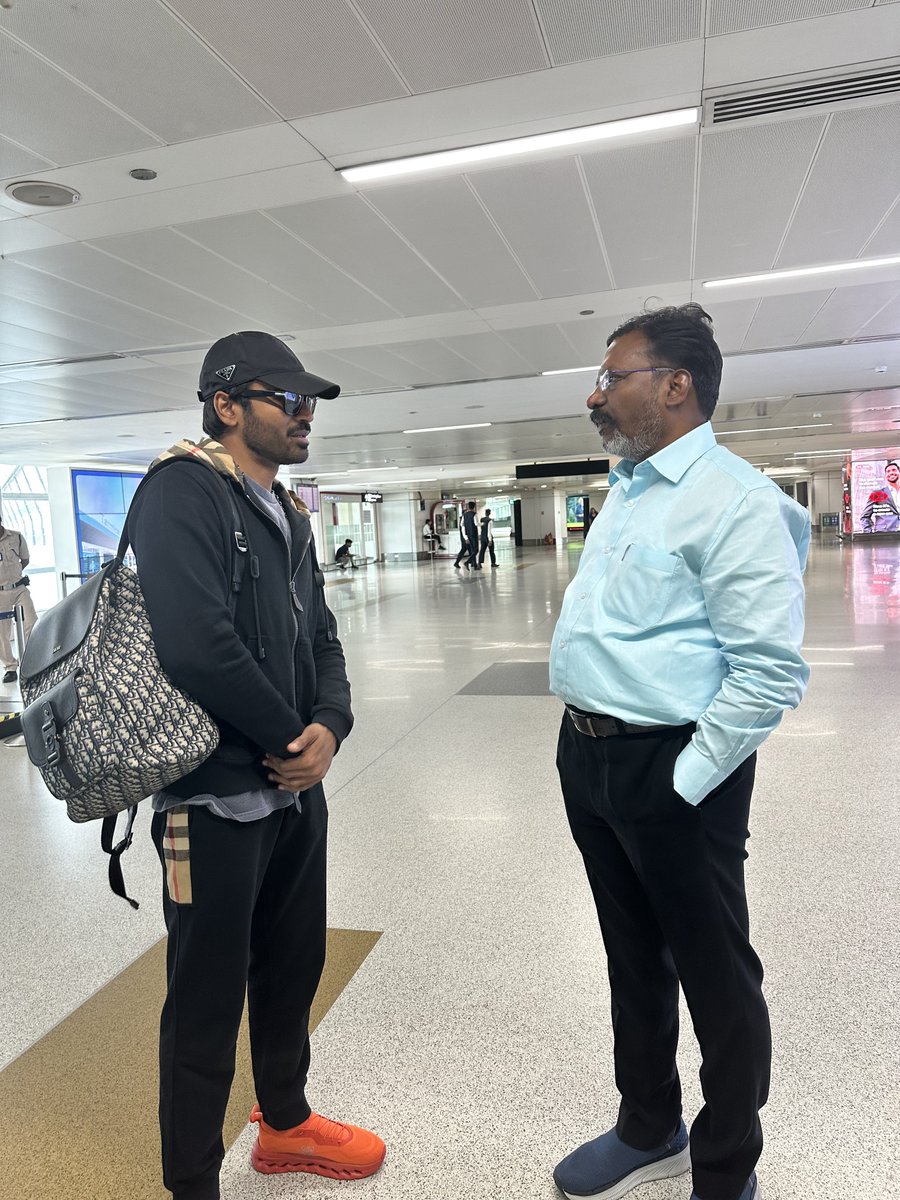 GAnandOffl's tweet image. Great to see actor #Dhanush, VCK leader #Thirumavalavan, and MP #Ravikumar together at Delhi airport! 🌟🎉✈️ @dhanushkraja @thirumaofficial