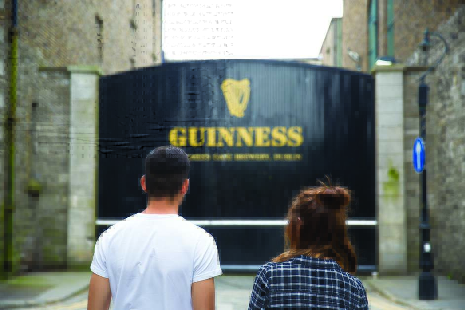 ¡La magia de Guinness llega a Madrid! 🍀
📍 Guinness House en Plaza del Callao del 11 al 16 de marzo (10:30-21:00h).
✨ Historia de Guinness
🛍 Tienda oficial
🍺 Cata exclusiva
🎯 Taller de tiraje (18-19h, reserva QR)
🎁 Sorteos y kits exclusivos.
#SanPatricio #SemanaDeIrlanda