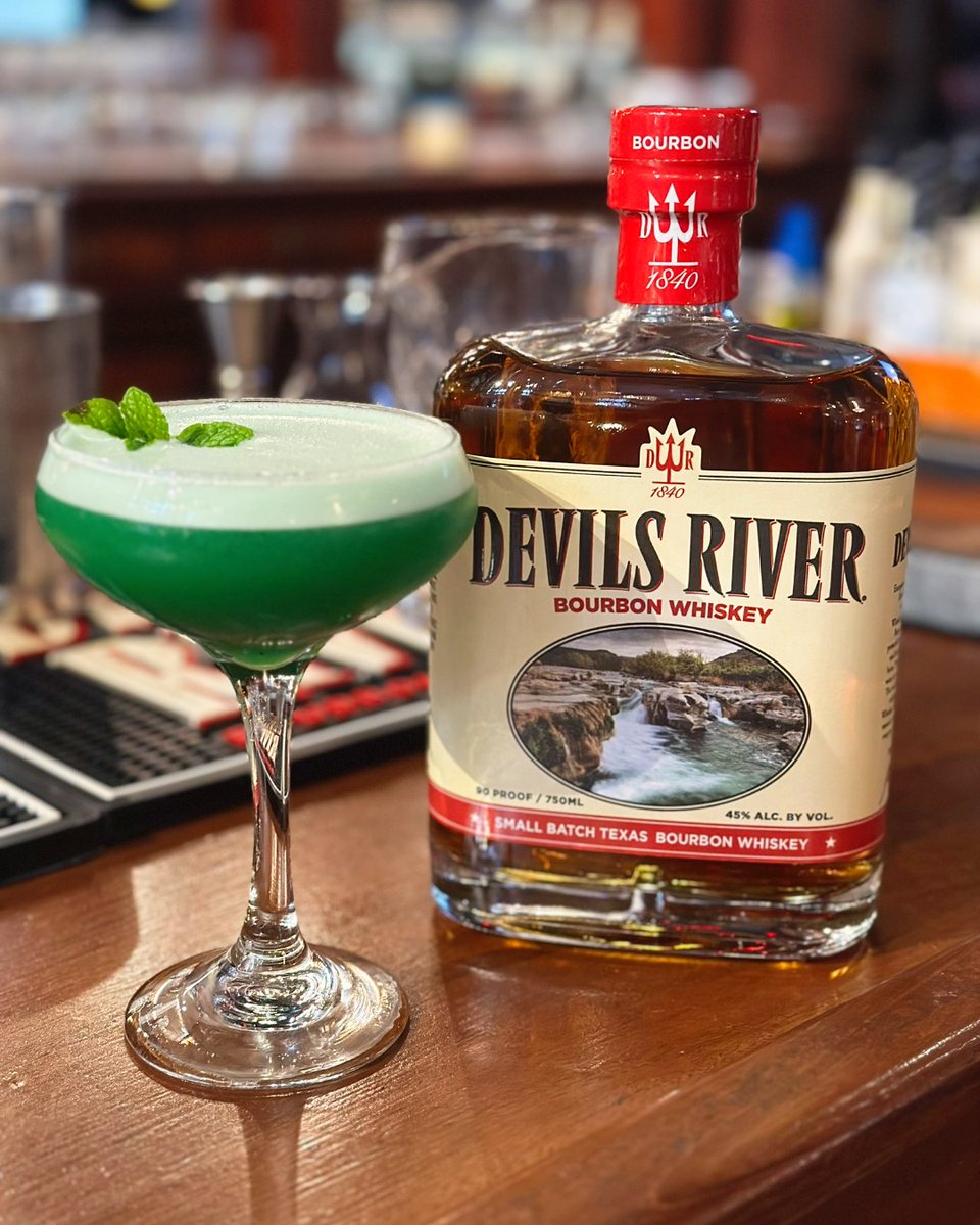 A little luck, a lot of bourbon! 🍀 Our Shamrock Sour, featuring Devils River Small Batch Bourbon, is here for a limited time at the distillery—don’t miss out! 🥃
#StPatricksDay #DevilsRiverWhiskey