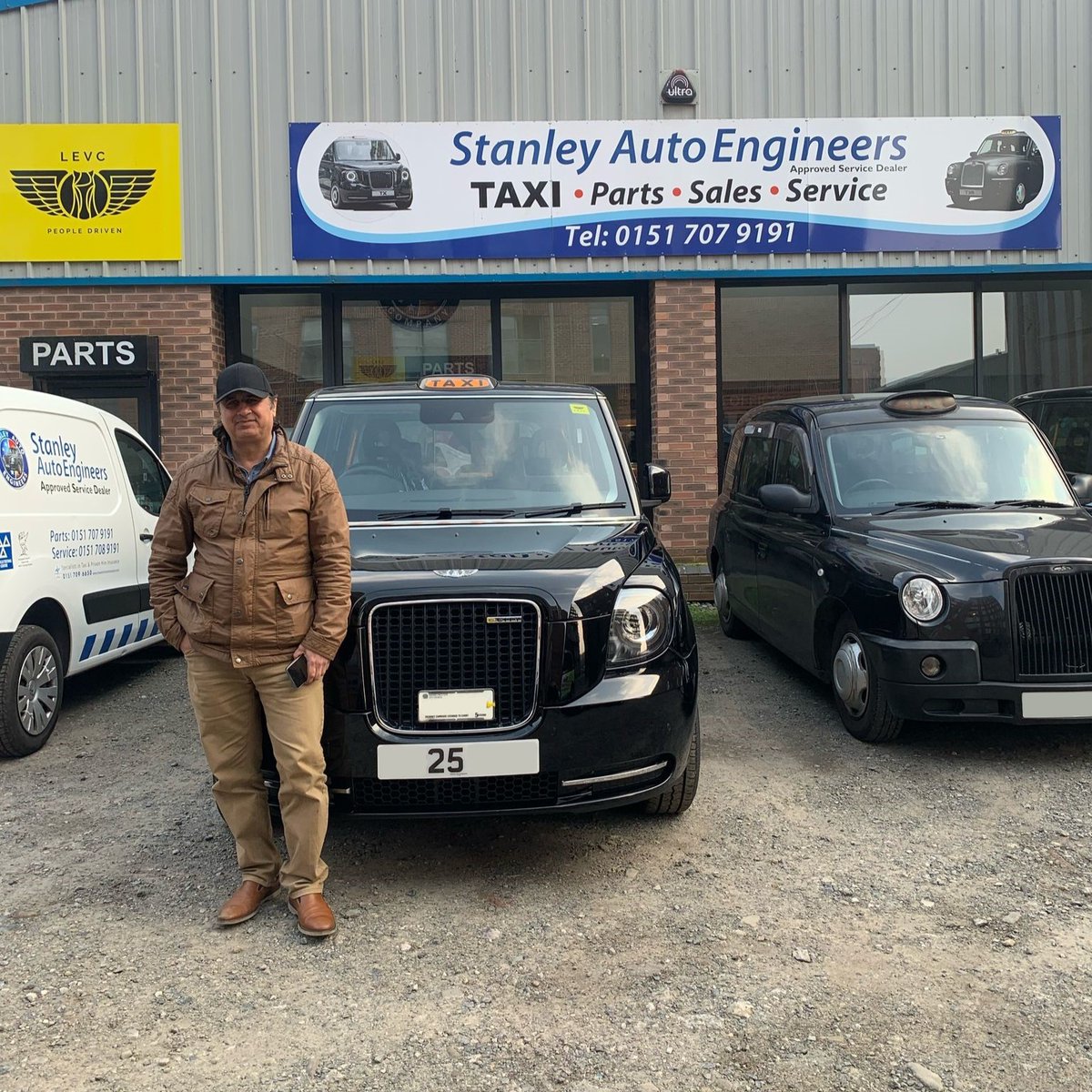 LEVCBreweryRoad's tweet image. Congratulations to Mohammad Khan, driving our first 25-plate cab on the road in Manchester! He collected his cab yesterday at Stanley Auto Engineers.

Enjoy your new cab, Mohammad! 

#LEVC #BlackCab