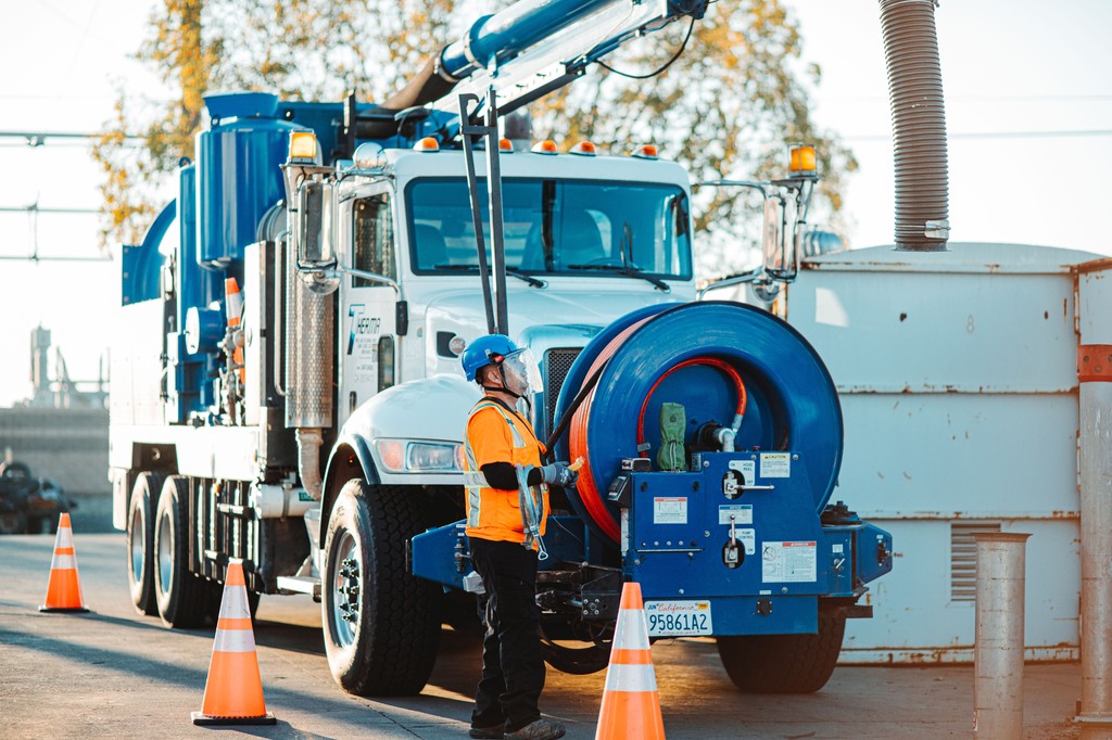 Happy World #Plumbing Day! From #LeakDetection to hydro excavation, backflow testing, hydro excavation &amp; tunneling, grease trap cleaning, pipe replacement &amp; more—our expert team is ready 24/7 to keep things flowing smoothly
#Thermanews #SolutionsProvider #stormlines