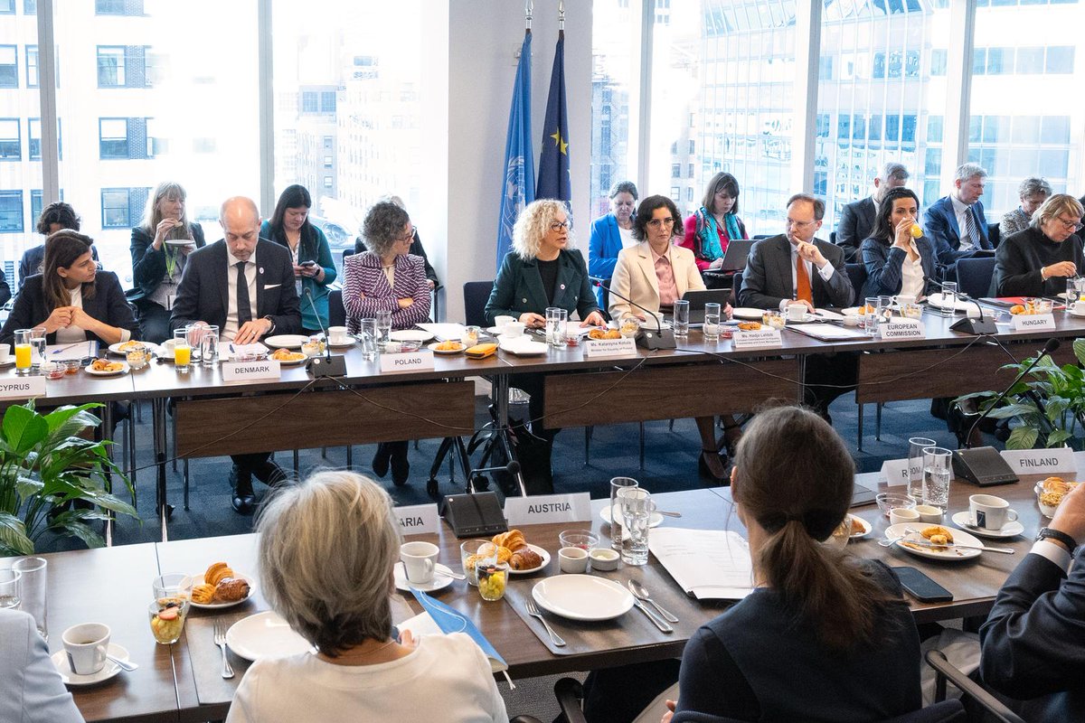 Poland in the UN (@plinun) on Twitter photo At #CSW69, 🇵🇱’s Minister for Equality <a href="/KotulaKat/">Katarzyna Kotula</a> met her 🇪🇺 counterparts for a breakfast mtg, traditionally chaired by the Presidency @POLAND25EU.
They strategized on how the EU can act together to advance gender equality & counter pushback in the #Beijing+30 anniversary year. At #CSW69, 🇵🇱’s Minister for Equality <a href="/KotulaKat/">Katarzyna Kotula</a> met her 🇪🇺 counterparts for a breakfast mtg, traditionally chaired by the Presidency @POLAND25EU.
They strategized on how the EU can act together to advance gender equality & counter pushback in the #Beijing+30 anniversary year.