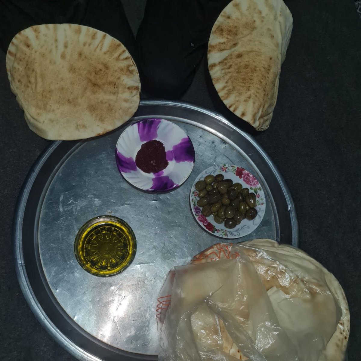 MghrdSwry's tweet photo. هذا افطار عائله في هذا الشهر المبارك في إحدى المخيمات 
حسبنا الله ونعم الوكيل 
كونو عون لهم ياكرام https://t.co/b5XrMjNMz7