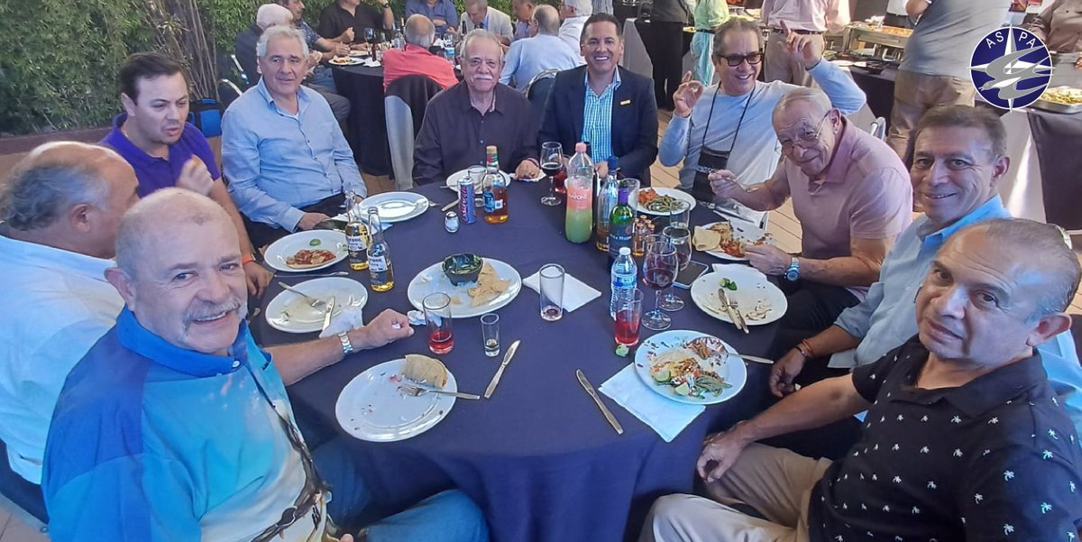 La comida mensual del SOS siempre es una oportunidad de convivencia entre el Comité Ejecutivo y pilotos jubilados, donde pueden compartir anécdotas, opiniones y sugerencias para mejorar procesos y fortalecer a ASPA de México.