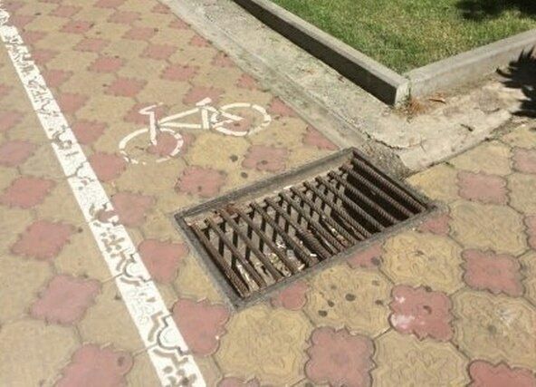 accesspourtous's tweet image. &quot;Nos ingénieurs ont du talent&quot;😵‍💫
Photo: lieu non identifié
#Piège #Vélos #Voirie #Aménagements 
@briceperrin @AlTi5 @FUB_fr