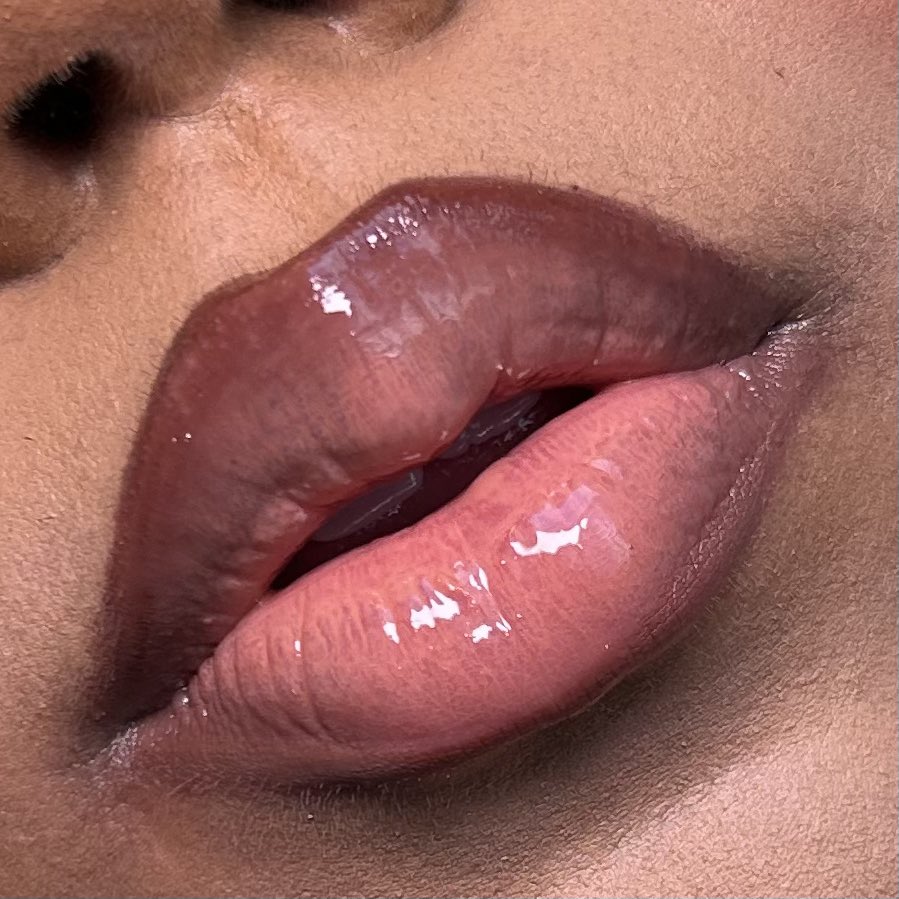 MSublimity's tweet image. Can’t go wrong with a nude lip 😍😍 
Which combo is your fave? 
1. Coco , idol , and crystal 
2. Coco ,idol ,skin tight and crystal
3. Coco, Rose, skin tight and crystal 
4. Coco, passion, Rose, idol and Crystal 

#mirroredsublimity #lipcombos #nudelip

Lip swatches @kcswatchess