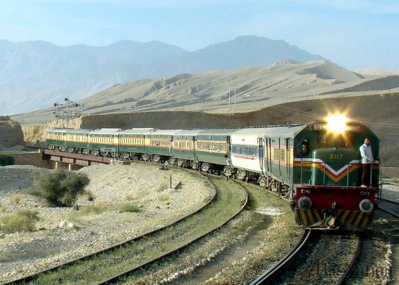 BIG BREAKING NEWS 🚨 Baloch Liberation Army gives 48-hour ultimatum to Pakistan Govt amidst Train hijack 😱

Over 214 passengers of Jaffar Express have been taken hostage.

BLA gives Pakistan 48 hours to immediately and unconditionally release all Baloch political prisoners &amp;