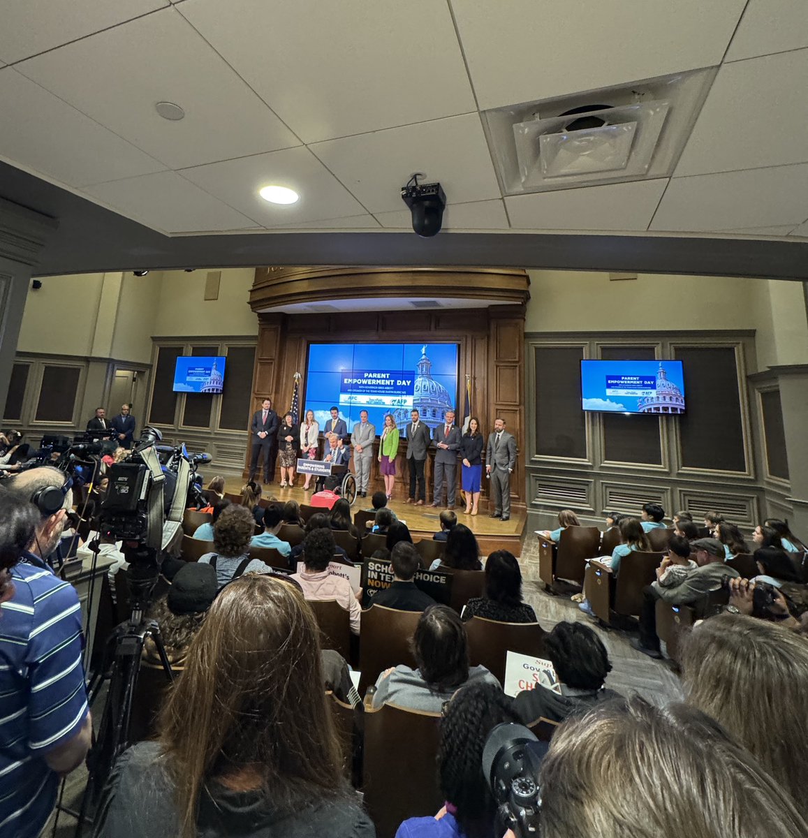 TPPF's tweet image. Huge turnout from families and lawmakers at Parent Empowerment Day!

It’s time to make Texas #1 in education by letting families choose the best educational environment for their kids, with ESAs. #txed