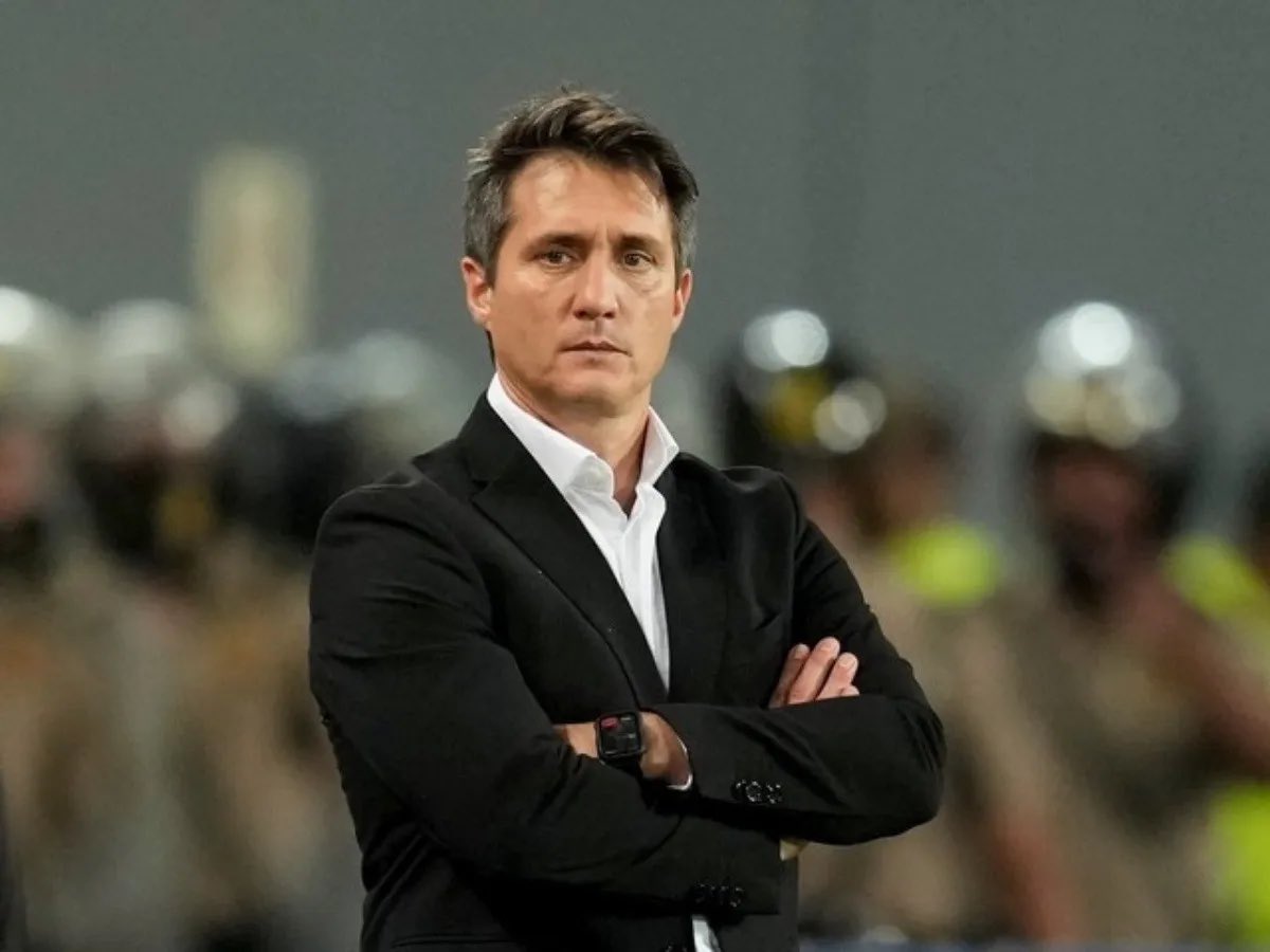 Hernán Feler (@hfeler) on Twitter photo Ahora si, es oficial!
Guillermo es nuevo entrenador de #Vélez.
En las próximas horas está viajando de Los Ángeles a BsAs. Ahora si, es oficial!
Guillermo es nuevo entrenador de #Vélez.
En las próximas horas está viajando de Los Ángeles a BsAs.