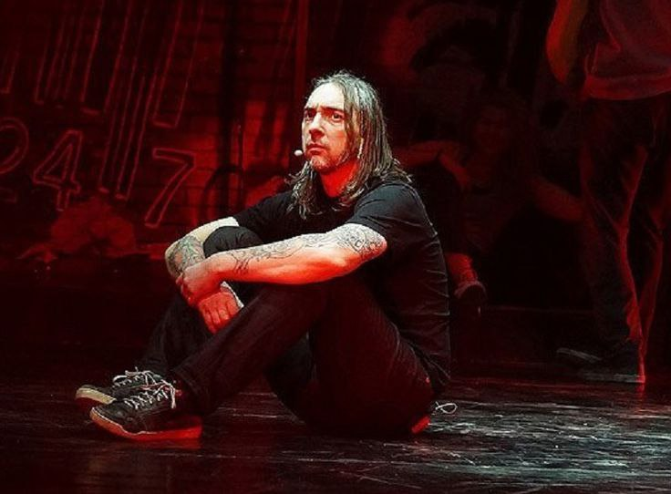 Всегда, когда мой телефон не звонит, 
Я знаю - это ты.
(с)