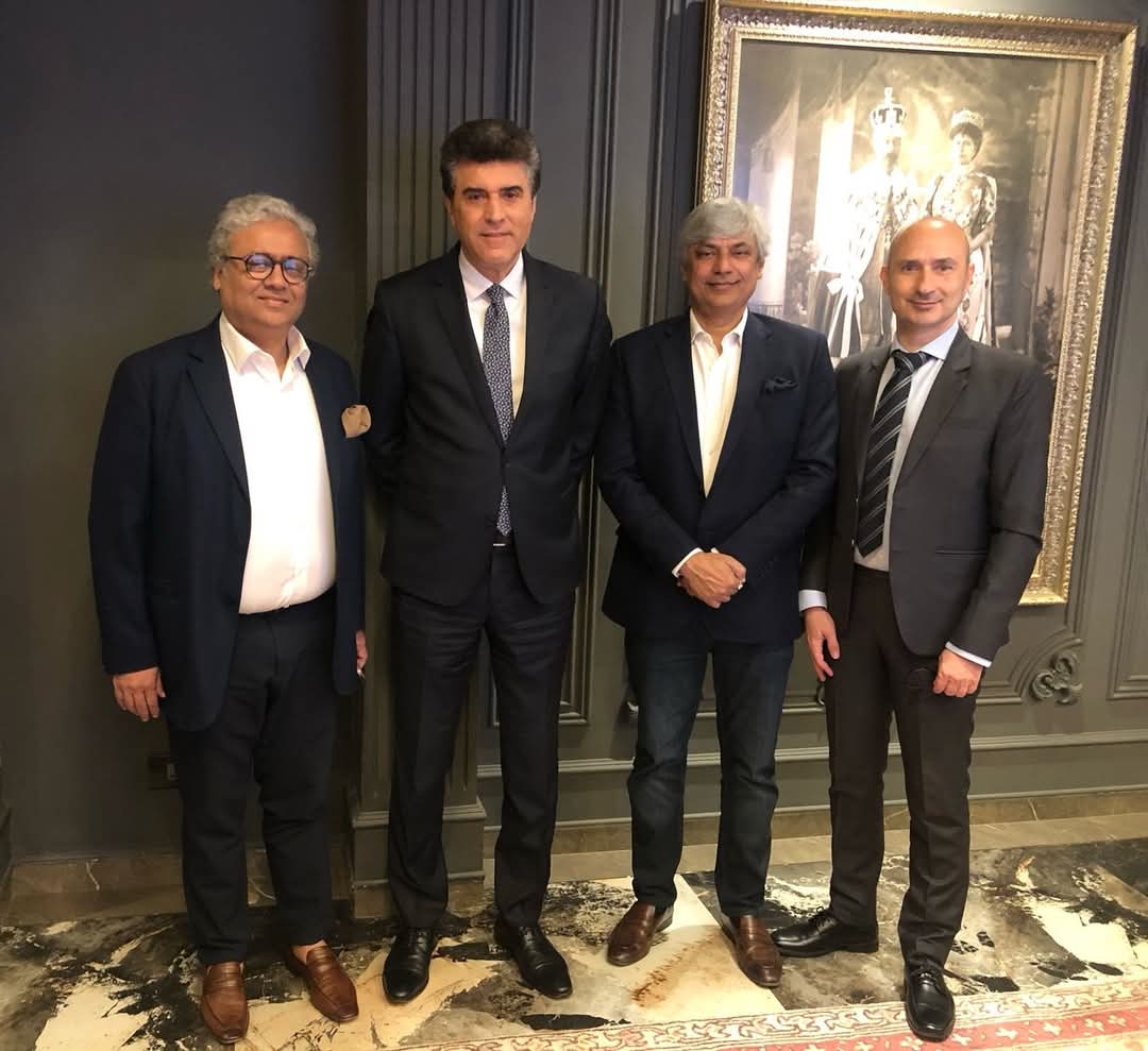 RomaniaInIndia's tweet photo. 🇷🇴 Romania’s delegation at #ELECRAMA2025 🇮🇳 showcased top electrotechnical firms, earning Best International Stand 🏆. The newly signed MoU between #APREL & #IEEMA will further strengthen 🇷🇴🇮🇳 industry ties, fostering new business opportunities and investments. https://t.co/6VEuI2BYg6