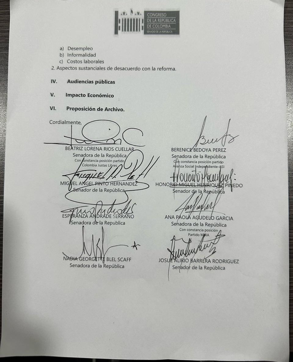 CARLOSFMEJIA's tweet photo. Aplauso de pie para estos ocho senadores que acaban de salvar el empleo de millones de colombianos, radicando la proposición de ARCHIVO de la nefasta reforma laboral del gobierno Petro 👏 https://t.co/qFkXvTLrxN