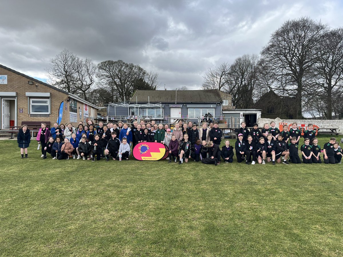 rotherhamgames's tweet photo. Fantastic day @WhistonParishCC 🙌🏻

A big well done to the 150 Girls who attended our Catch, Bat and Bowl Festival’s today 🏏👧🏽👱🏻‍♀️

They displayed great teamwork, passion and determination 🤩

#RotherhamGirlsWeek https://t.co/vL9TaxAIEC