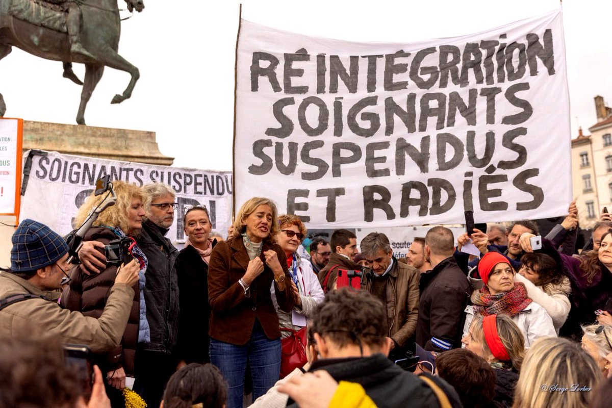 DManon10's tweet photo. 11 mars 2023, à Lyon. 

2 ans déjà...  Les larmes me montent encore.  

Après 606j de suspension sans salaire... 
2 mois plus tard, nous étions ENFIN libres. 

Nous l'avons fait. 
Tous ensemble. 💖

@MariusJacob87 @THEVENONPierric @CaudeHenrion @PinsolleT https://t.co/sVRqlHzgjB