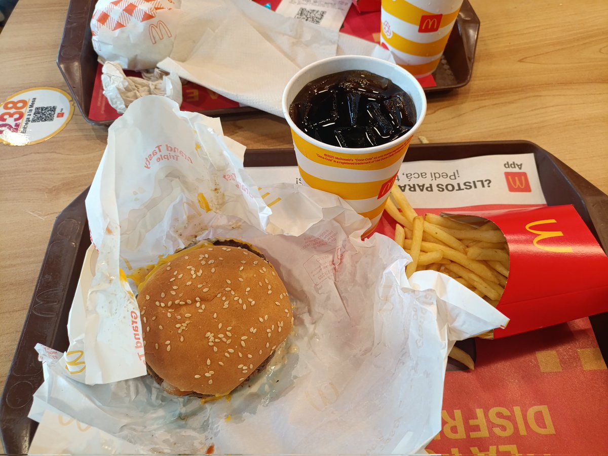 Zeusitoo_'s tweet photo. En honor a July me voy clavar una tasty, QDEP https://t.co/aQ0chkjskF