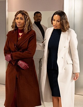 Lavender4CC's tweet image. I was afraid that maniac #Leslie was going to try to push our girl #Nicole off the roof! 🫣 You must fix this, #DrTed! 😏💜 #BeyondTheGates #BTG