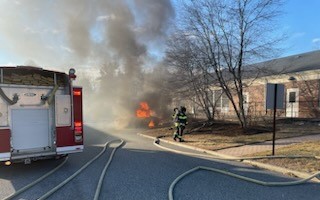 FraminghamFire's tweet image. This past weekend, Group 4 members responded to a vehicle fire at the CVS on Worcester Road. Thanks to the rapid &amp;amp; coordinated efforts of Engine 1 &amp;amp; Engine 7 crews, the fire was swiftly extinguished. TY to @BrewsterEMS Ambulance 2 &amp;amp; @FraminghamPD for their invaluable assistance.