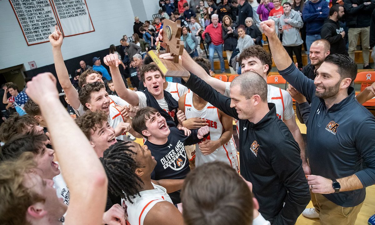 This team’s accomplishments included:

-Hockomock League Davenport Title
-D2 Final 4 appearance
-Overall record of 21-5

One of the all-time great OA Basketball Teams. Thank you to our administration, coaching staff, fans, families, alumni, and most importantly our seniors!