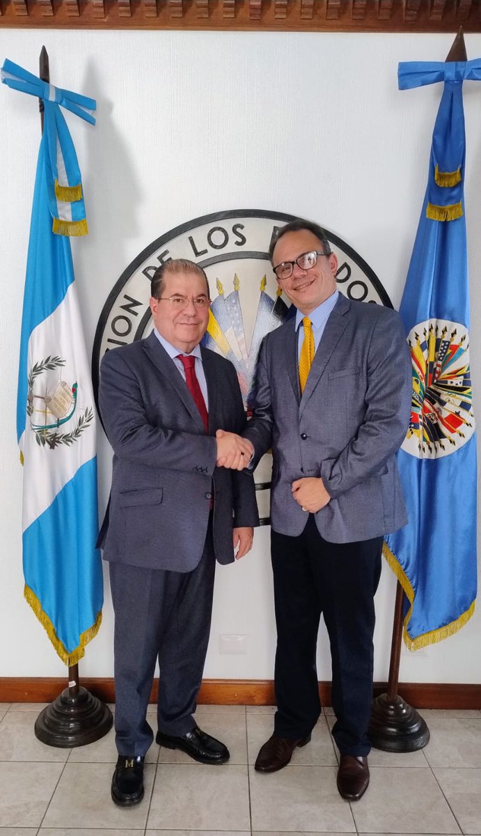 El Rep. de <a href="/OEA_oficial/">OEA</a> en Gt. Emb. Diego Paz <a href="/PazdiePaz/">Diego Paz</a>, agradece la grata visita del Representante de <a href="/unicefguatemala/">UNICEF Guatemala</a>, Manuel Rodríguez Pumarol <a href="/m_rodriguez_pum/">Manuel Rodriguez Pumarol</a>.  Conversaron sobre el trabajo y la cooperación de sus organizaciones en Guatemala. 
<a href="/Almagro_OEA2015/">Luis Almagro</a>